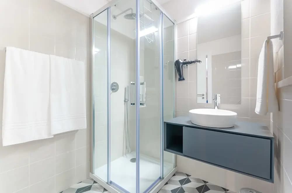 NLC Rooms & Suites - photo 8