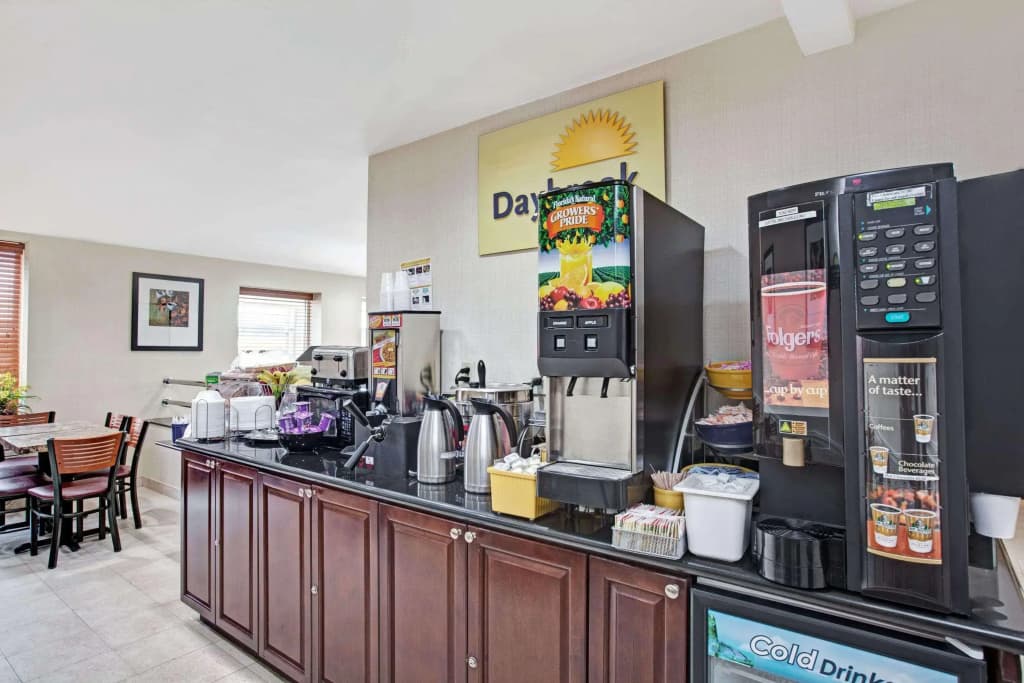 Days Inn by Wyndham Jamaica / JFK Airport - photo 11