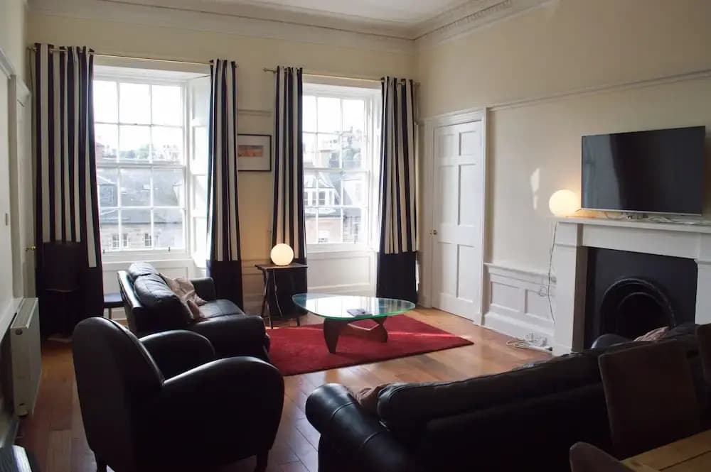 3 Bedroom Central Flat With Castle Views - photo 5