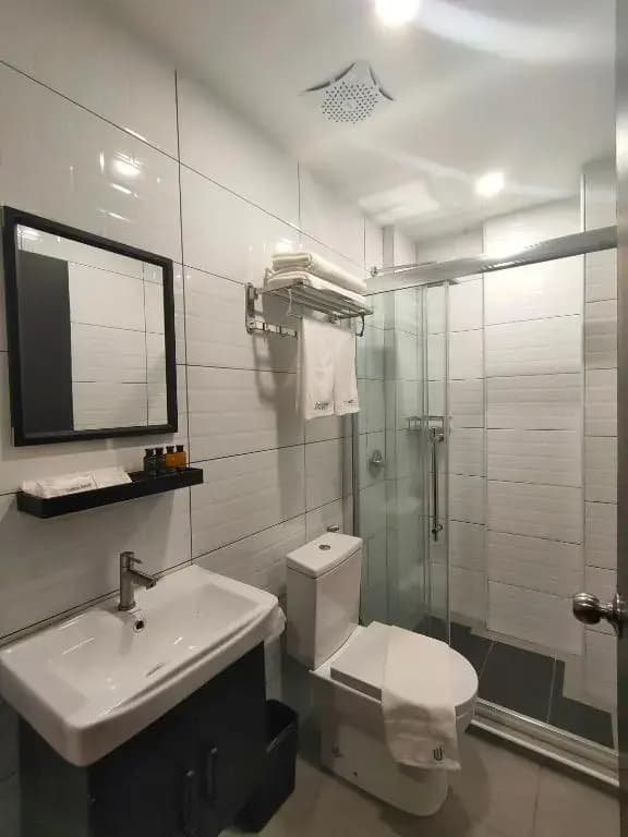Uptown Hotel - photo 3