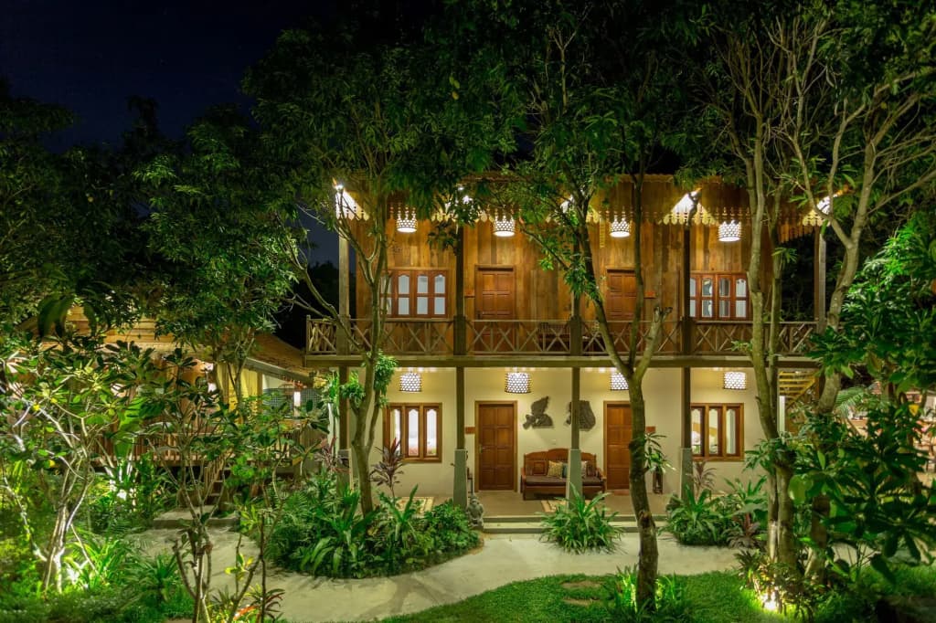 Isann Lodge - main photo