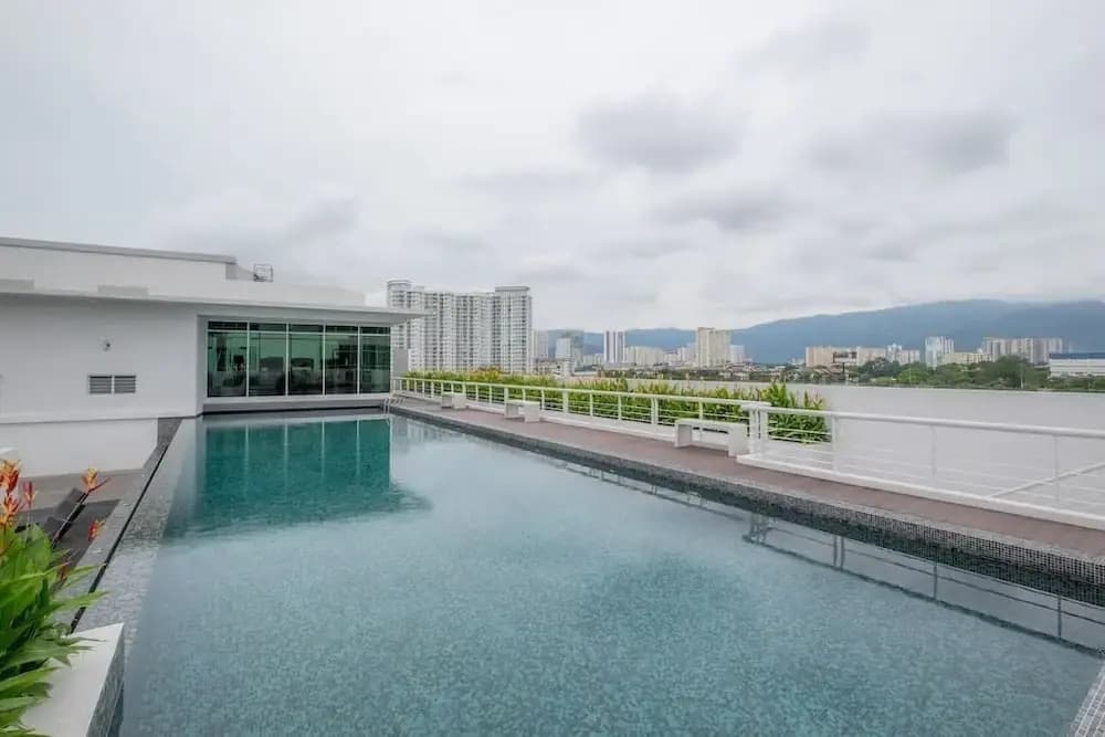 Seafront Duplex Suite at Georgetown - photo 23