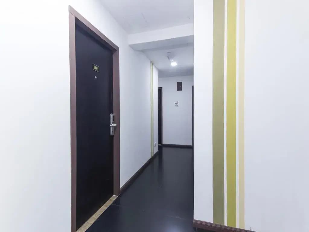 OYO 228 Basic Hotel - photo 13