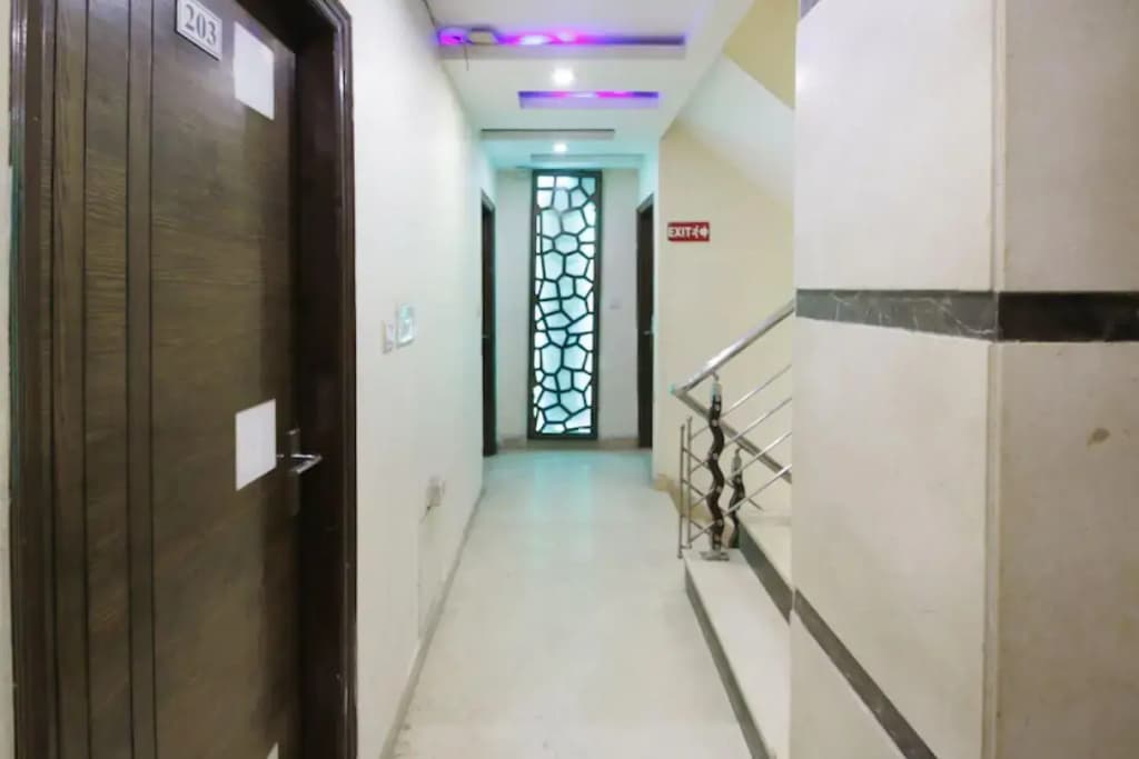 Hotel Saffron Inn - photo 11