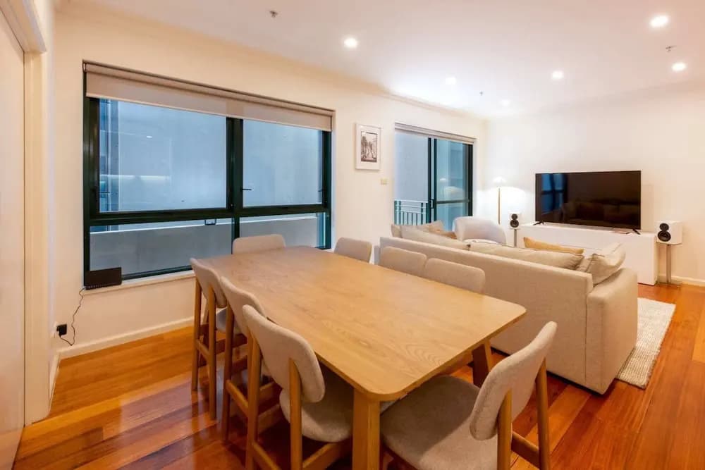 Spacious 3-bed Unit in Melbourne CBD w/ Pool & Gym - photo 15