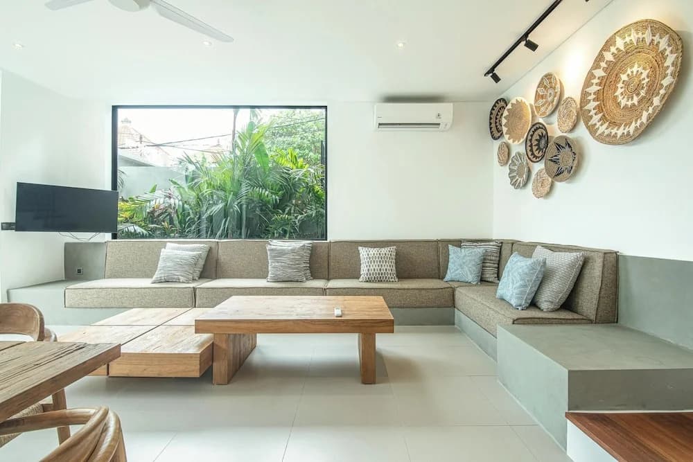 Elegant 5BR Modern Villa Steps From Caf Del Mar - photo 12