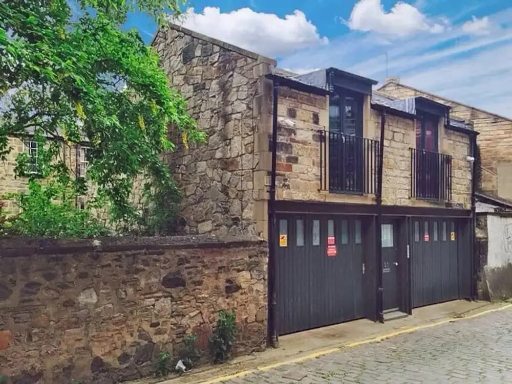 Stylish 1 Bedroom Edinburgh Mews House - main photo