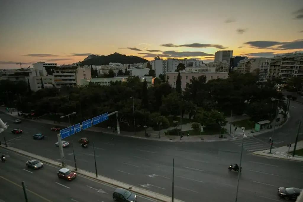 Luxurious 4 bdrm+3 bath Apt in the heart of Athens - photo 12