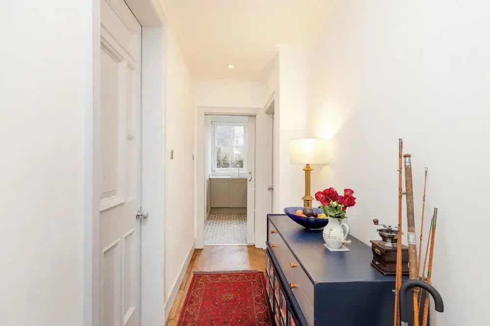 Spacious 2-Bedroom Ground Floor Flat - photo 1
