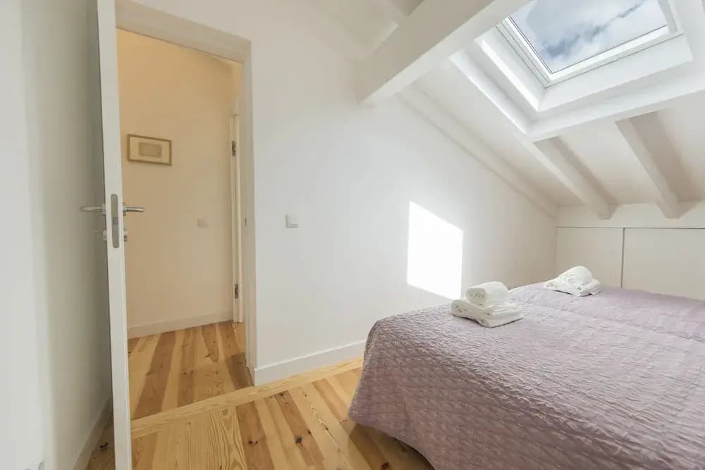Artistic-White Flat - main photo