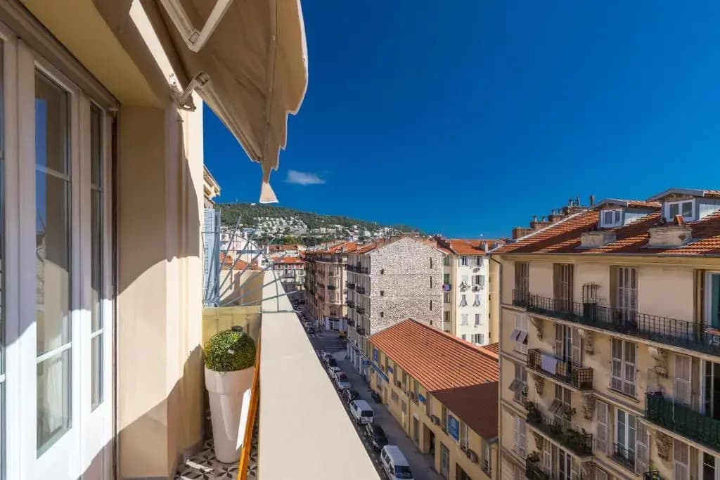 Cosy 1 Bdr Near Garibaldi Square - Top Floor & AC - photo 11