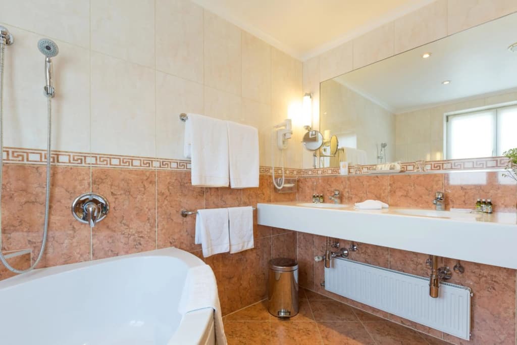 Sir Savigny Hotel - photo 8