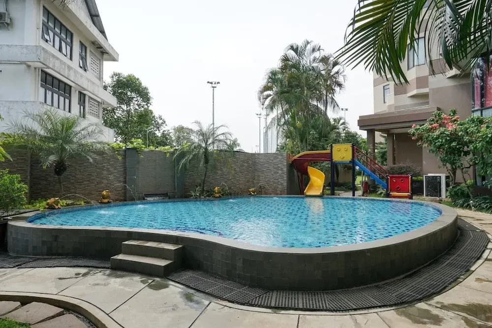 2Br with Pool View at Beverly Tower Apartment - photo 10