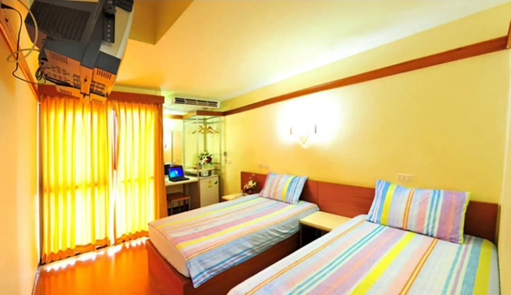 Mad Monkey Bangkok Hostel - Adults Only - photo 2