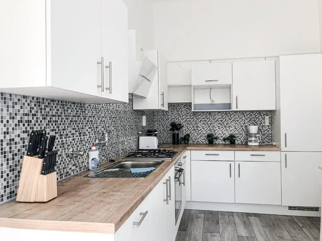 Commodious 2BR Apt. Near AKH-Perfect for Groups - photo 13