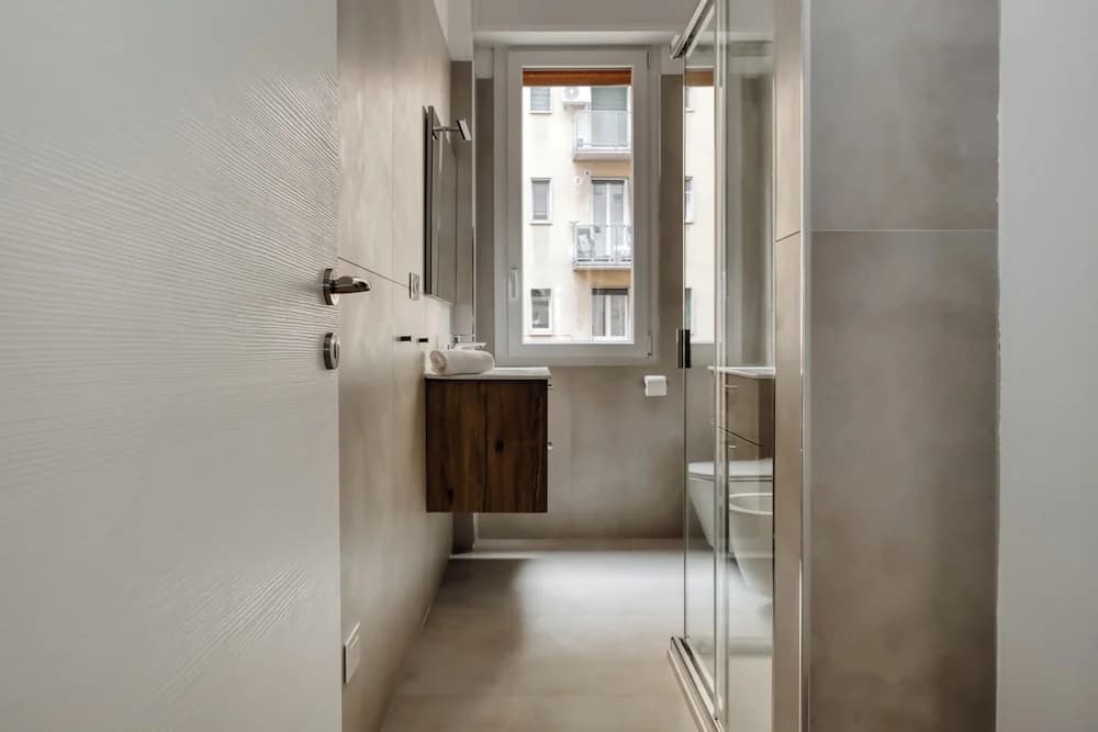 Beautiful apt with 2 balconies - photo 11