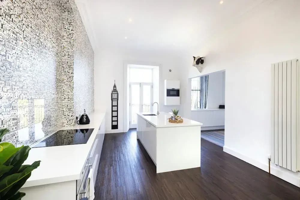 Delightful 3-bed Flat with Parking - photo 14