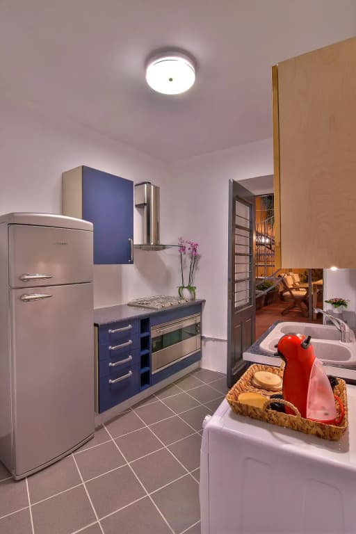 Art Pantheon Apartment (Three-Bedrooms) - photo 17
