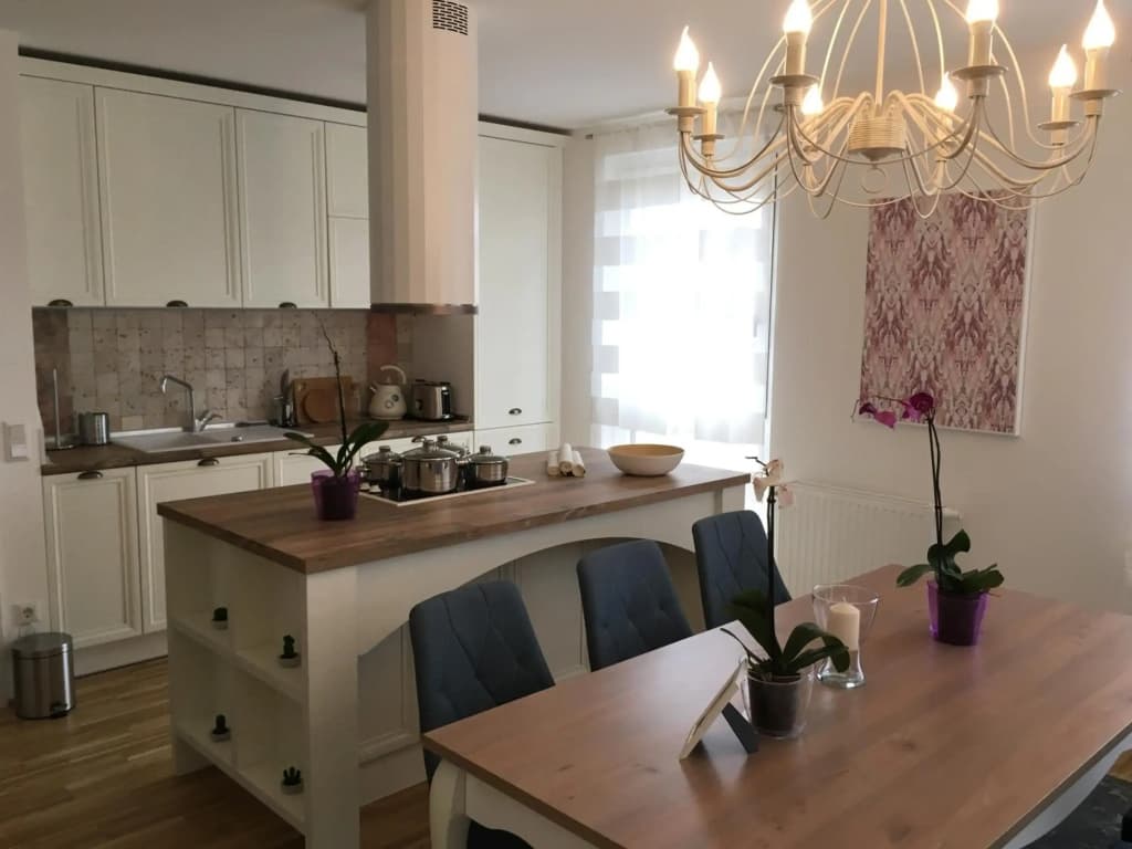 White Vintage Park View Apartment - photo 26