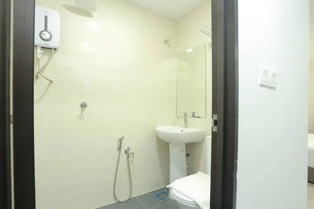 Bitz Bintang Hotel - photo 9