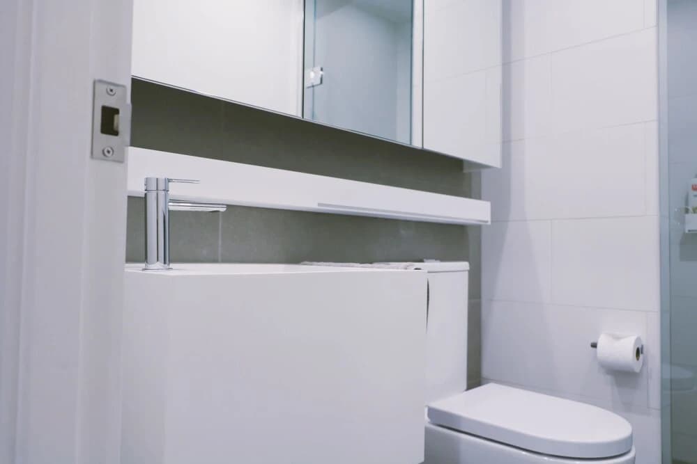 HFN Riverside Docklands Apartment - photo 9