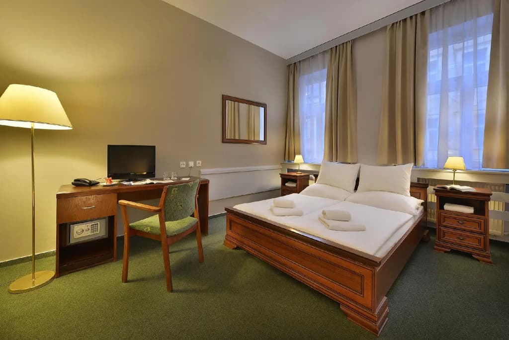 Three Crowns Hotel Prague - photo 6
