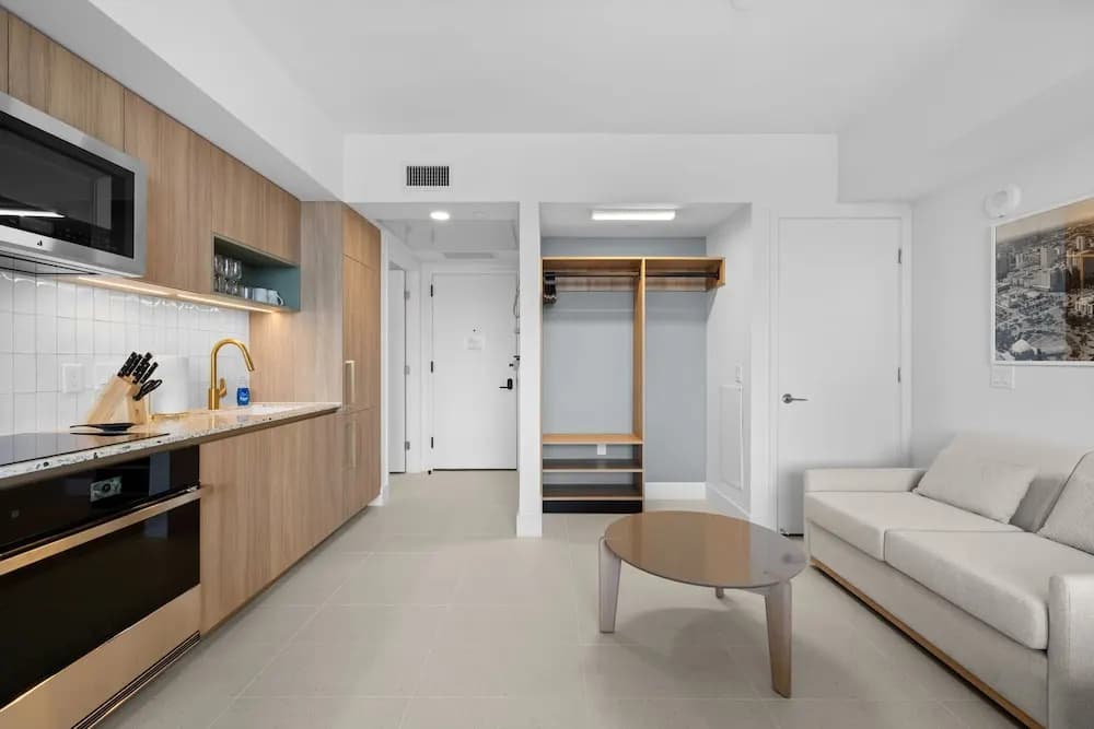 Elegant Studio with Panoramic City Views - photo 28
