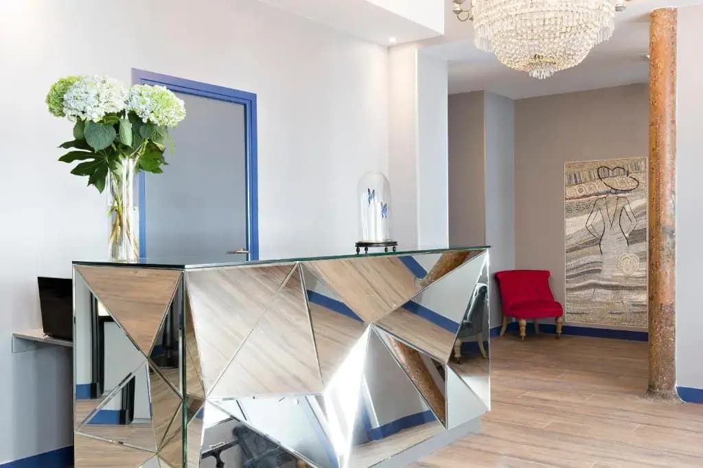 Hotel Mademoiselle - photo 15