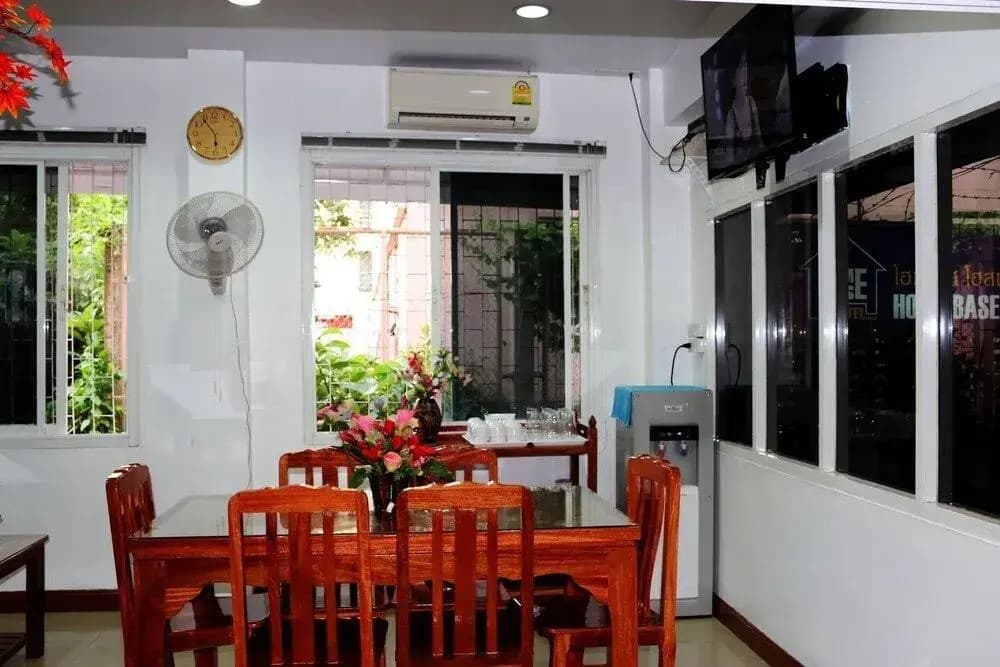Home Base Hostel - Adults Only - photo 23