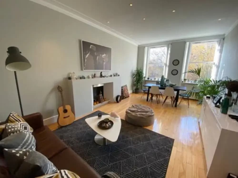 Beautiful 2 Bedroom Property in Earl's Court - photo 11