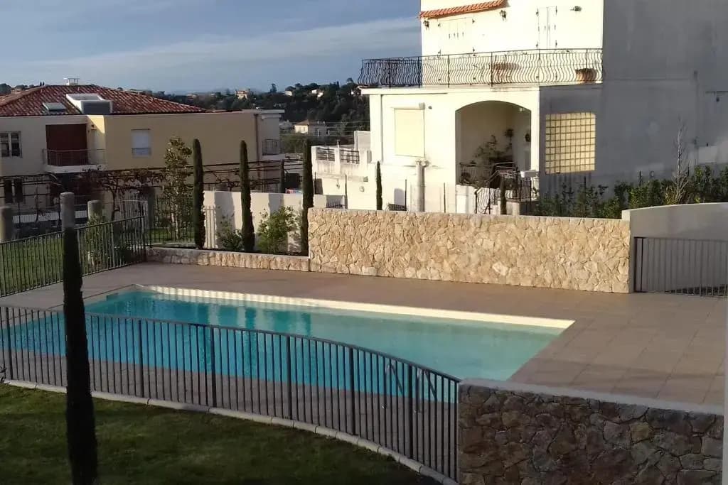 Apartment with swimming pool and garage in a standing residence - photo 2