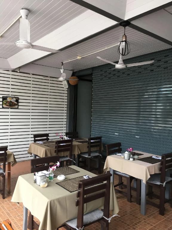 White Snapper Kitchen & Guesthouse - photo 7