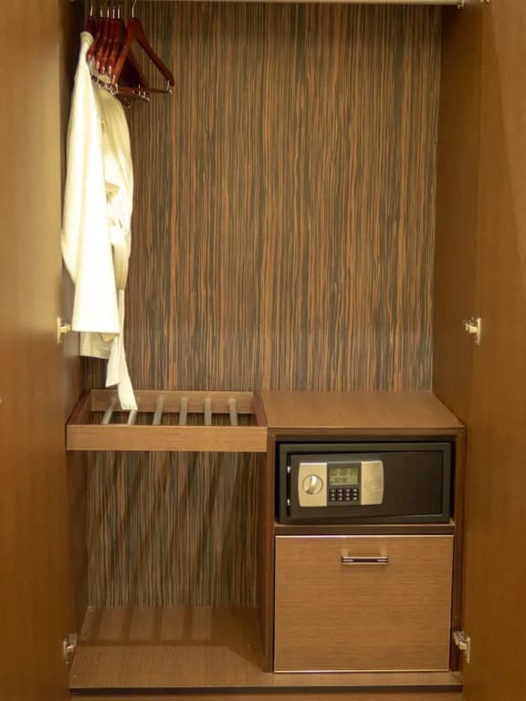 Isle Royal Inn - photo 15