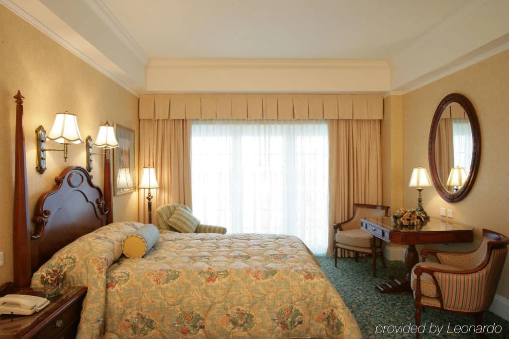 Hong Kong Disneyland Hotel - photo 12