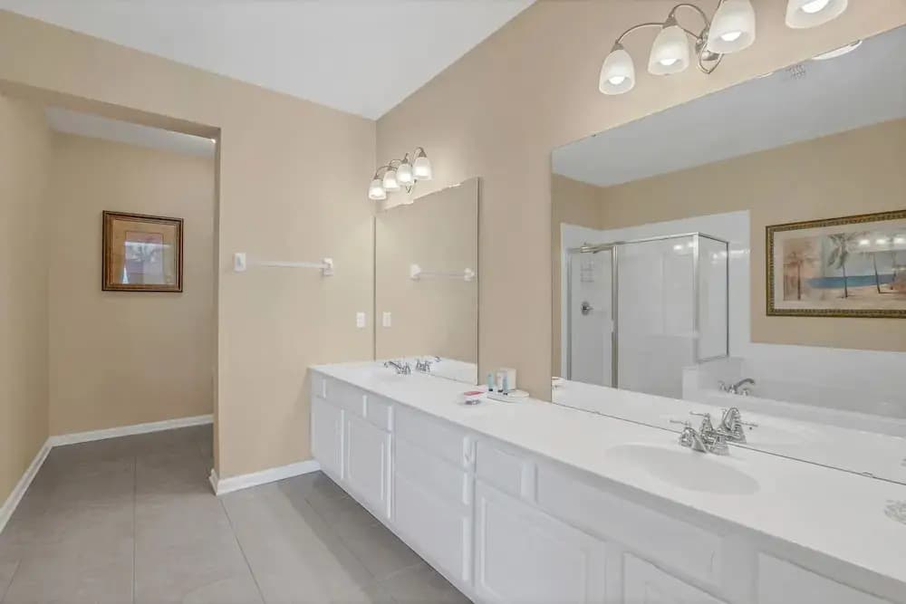 Cozy Condo W/private Balcony Steps to Conv. Ctr - photo 7