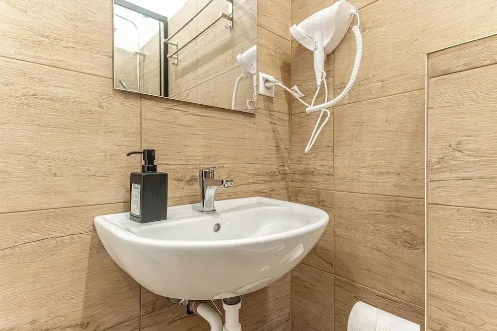 Cozy 1BR Apartment in Prime Location - photo 8