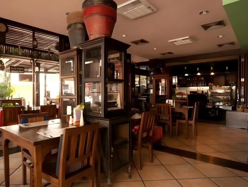 Cucumber Inn - photo 12