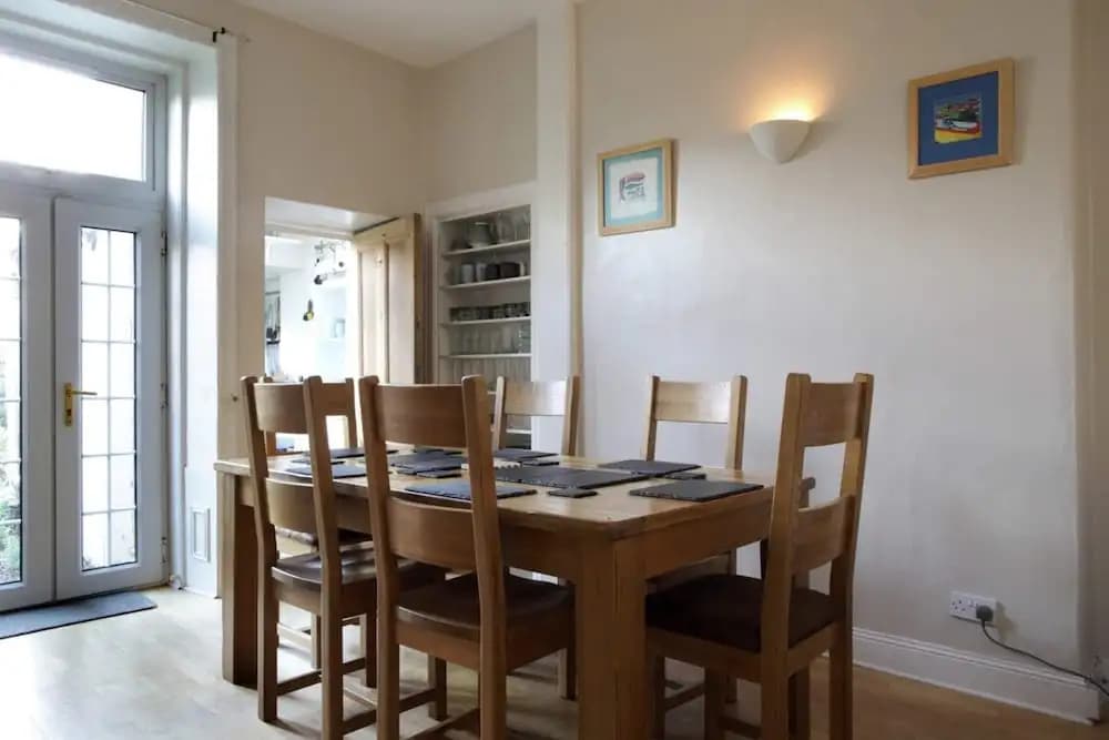 Central and Spacious 2 Bedroom Flat With Garden - photo 15