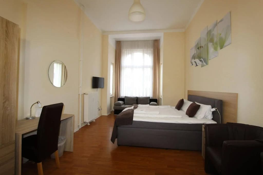 Hotel Pension Elegia am Kurfürstendamm - photo 5