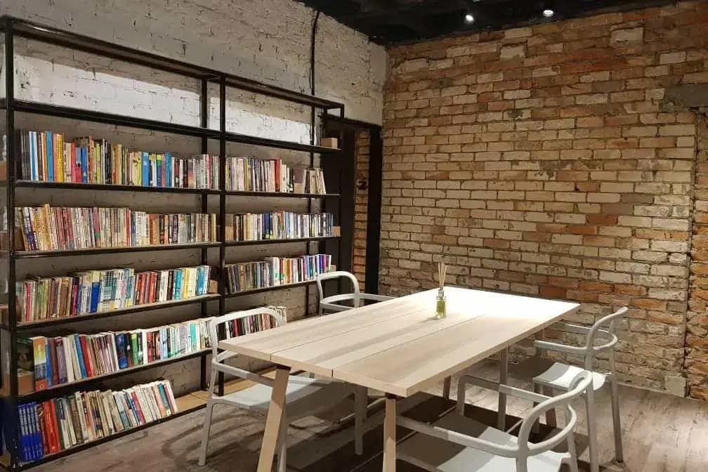 Books & Beds - photo 10