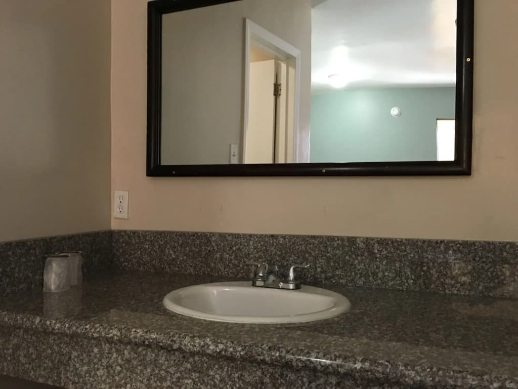 Eastsider Motel - photo 10