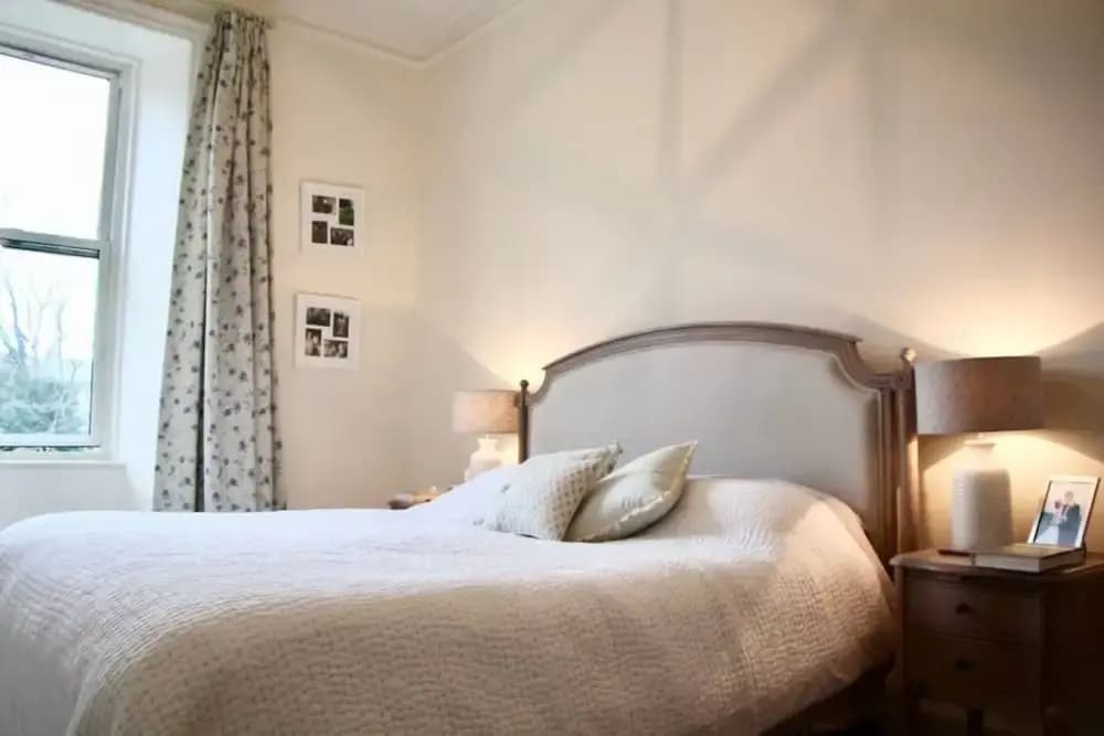 Classic 2 Bedroom Edinburgh Flat - photo 2