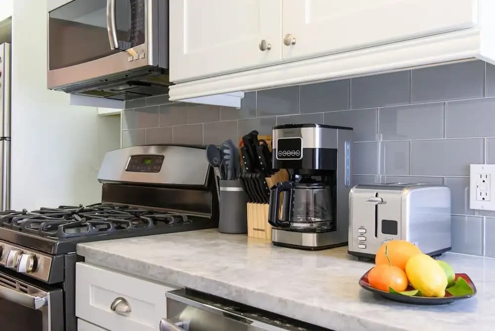 39-3 Newly Renovated 3 BR Prime Midtown Sleeps 6 - photo 9