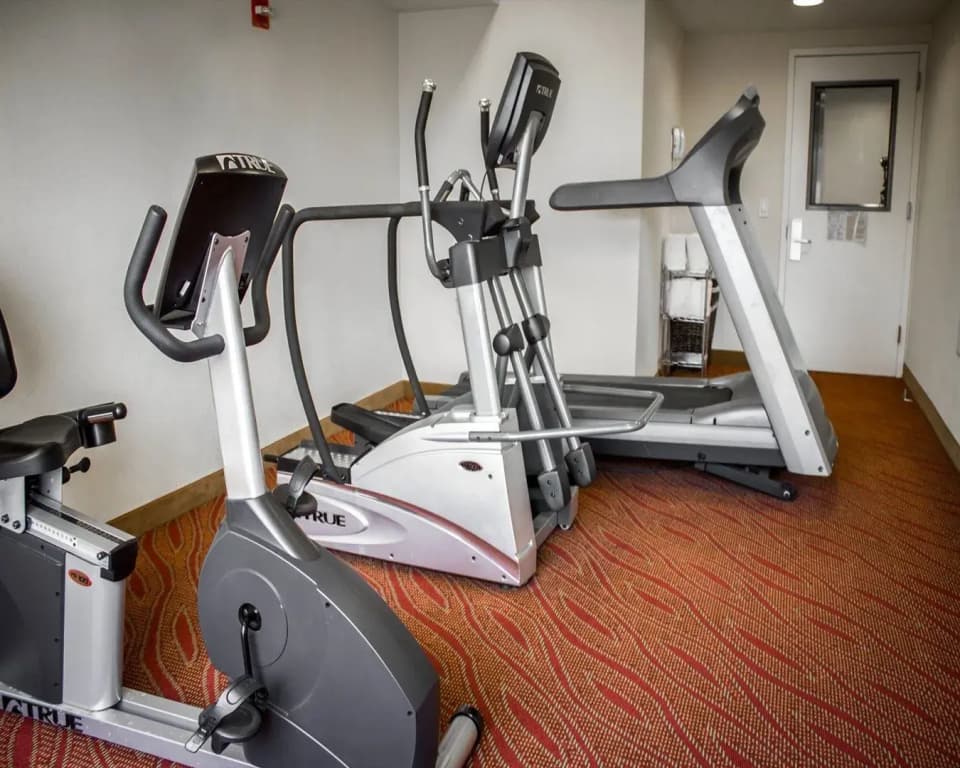 Comfort Inn & Suites LaGuardia Airport - photo 17