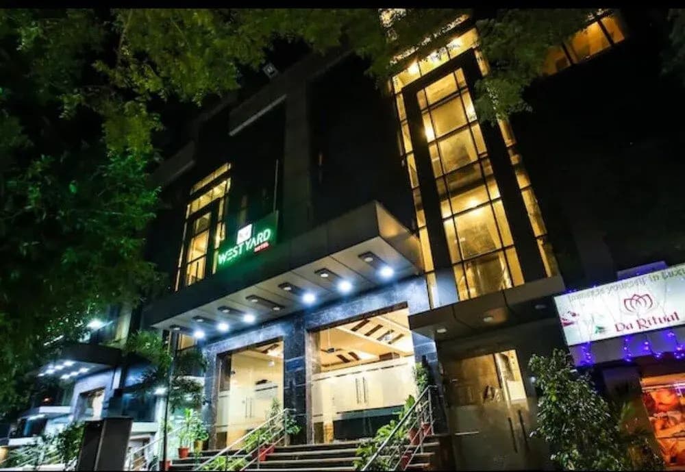 West Yard Hotels - photo 16
