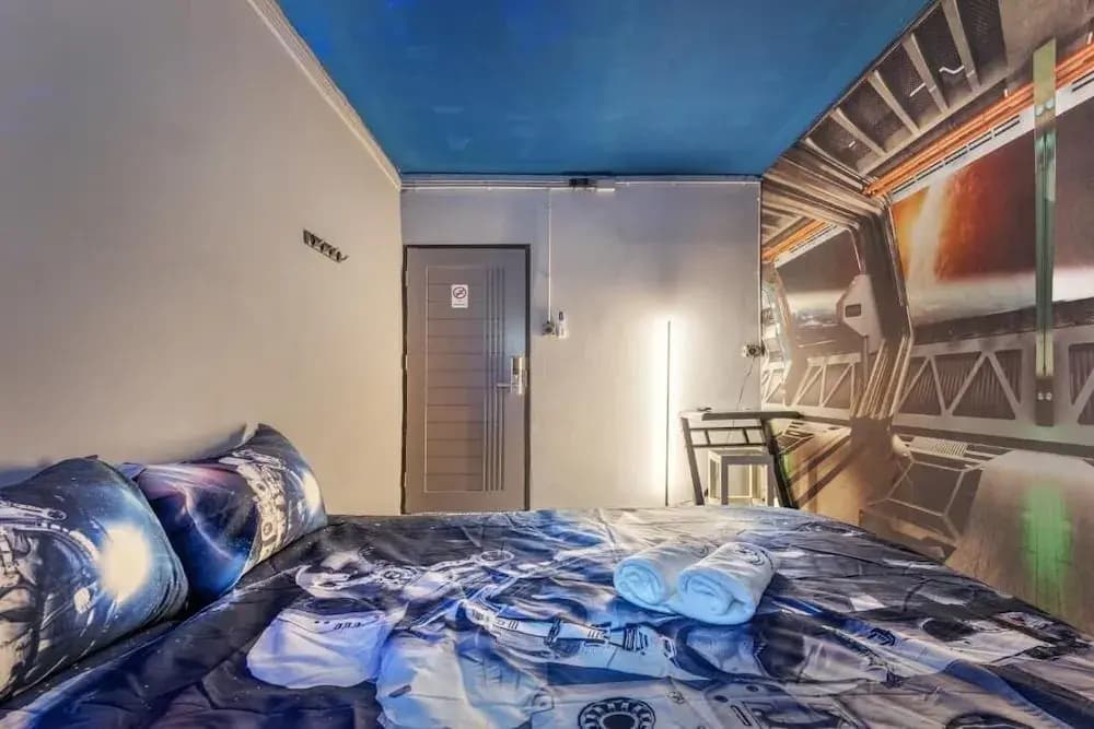 Space Station Hostel - photo 18