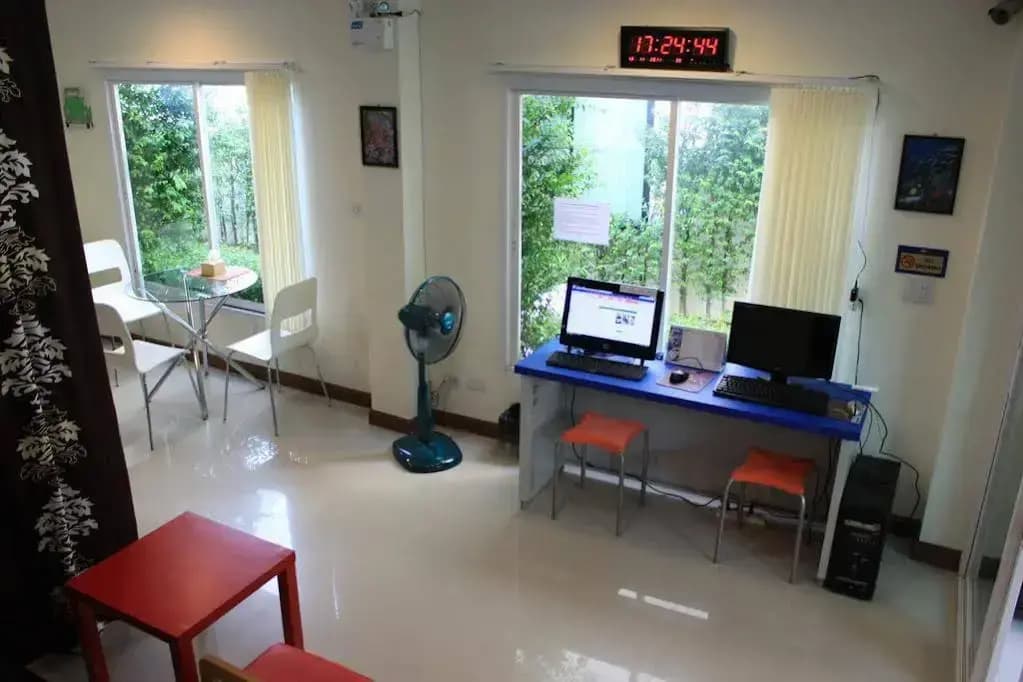Ananas Phuket Hostel - photo 4