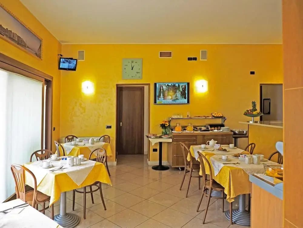 Hotel Cris - photo 23