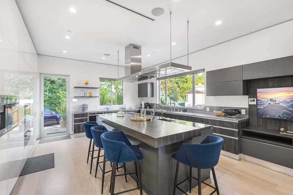 Sunset Heights - Elegant Modern Villa With Beautiful Views in the Hills - photo 31