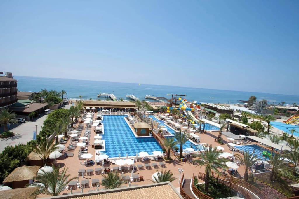 Quattro Beach Spa & Resort Hotel - photo 20
